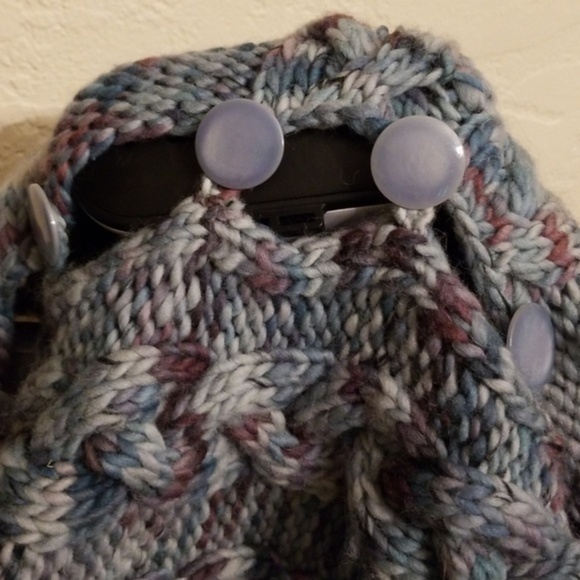 Handmade hood hat with detachable scarf - Picture 8 of 9